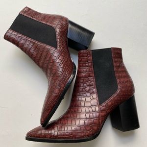 Raye burgundy crocodile low boot with pointy toe (7.5)